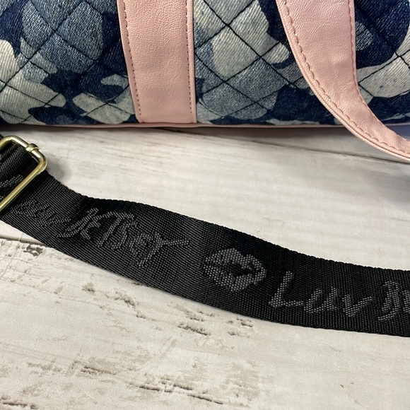 Betsey Johnson Rare Blue Camo and Pink Trim Weekender Duffel Bag - Picture 8 of 13